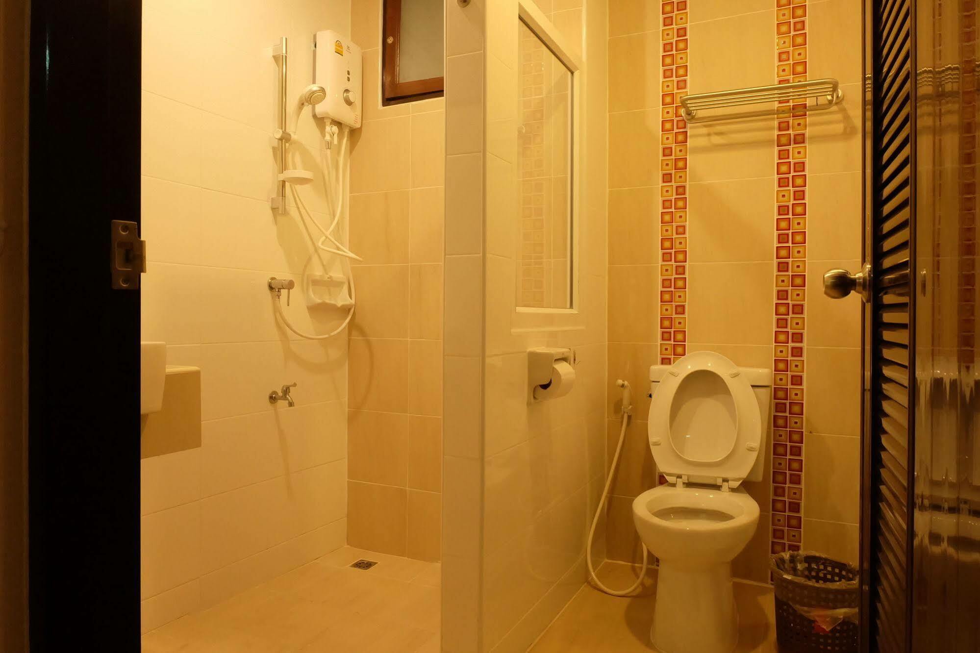 Monmuang Hotel Чиангмай Екстериор снимка